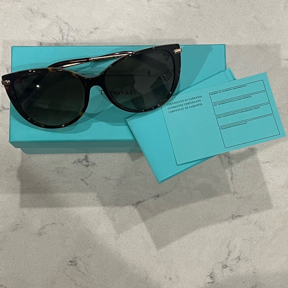 TIFFANY & Co. CATEYE SUNGLASSES